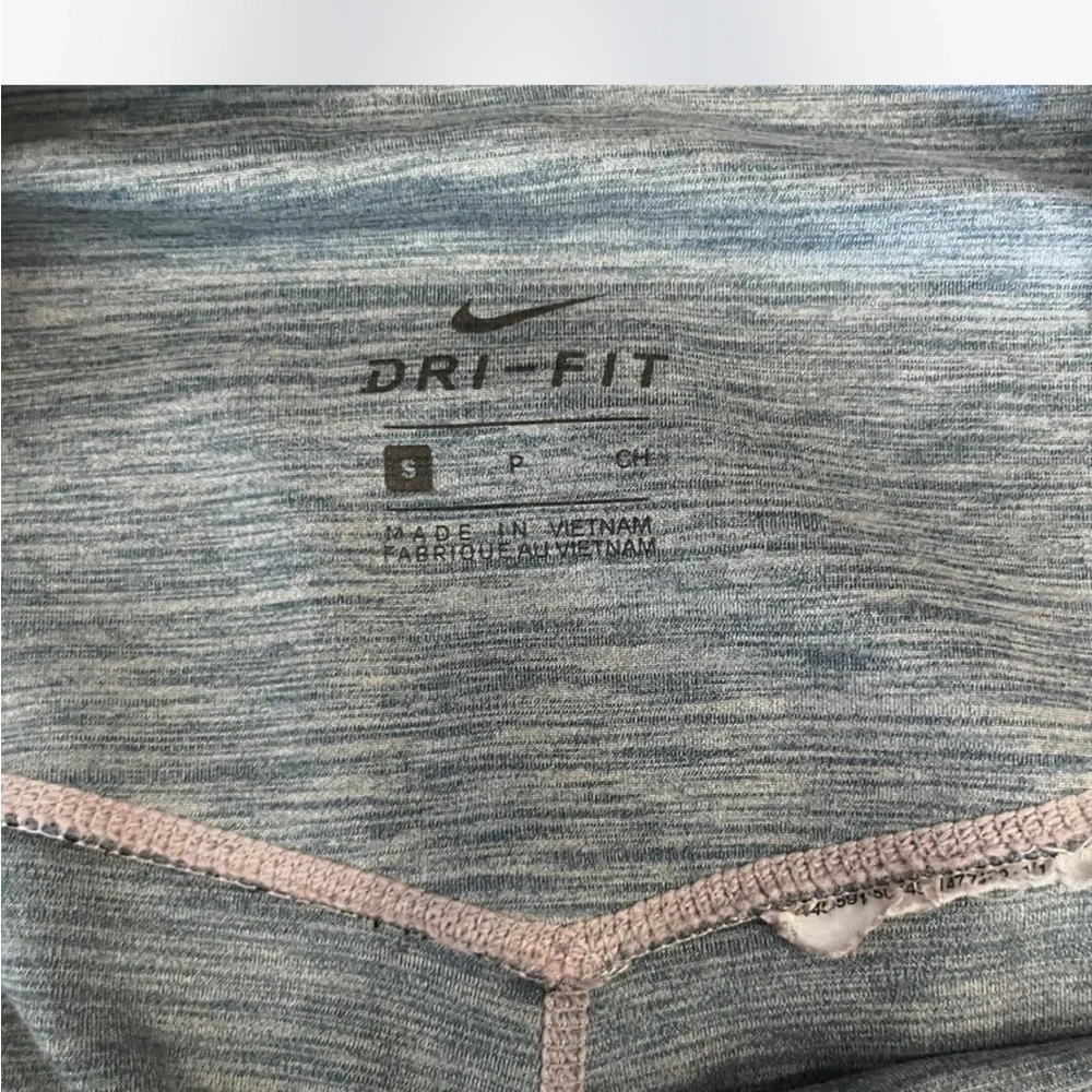 Nike women’s BLUE leggings in good condition size small